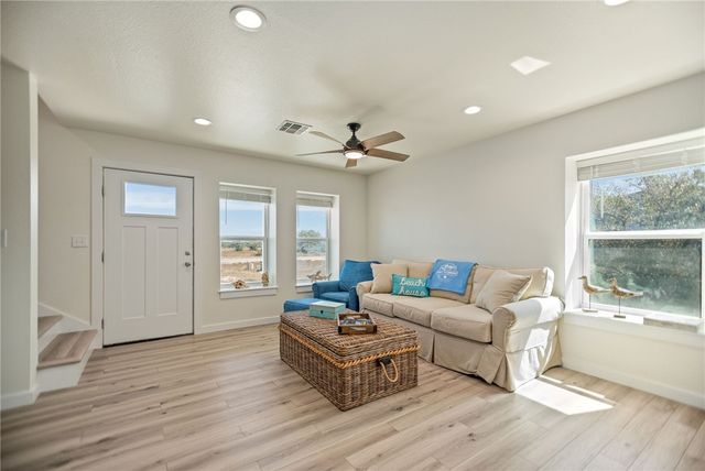 253 Carrie St, Port O'connor, TX 77982