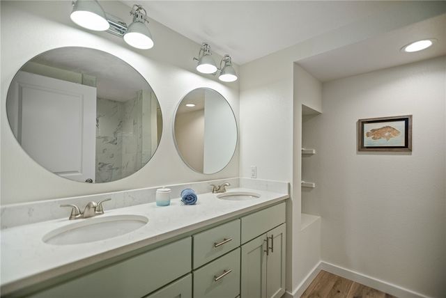 253 Carrie St, Port O'connor, TX 77982