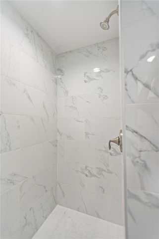 253 Carrie St, Port O'connor, TX 77982