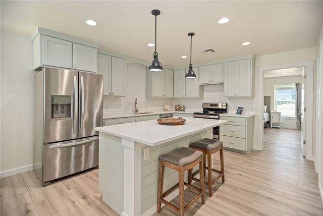 253 Carrie St, Port O'connor, TX 77982