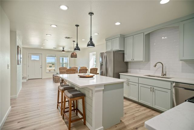 253 Carrie St, Port O'connor, TX 77982