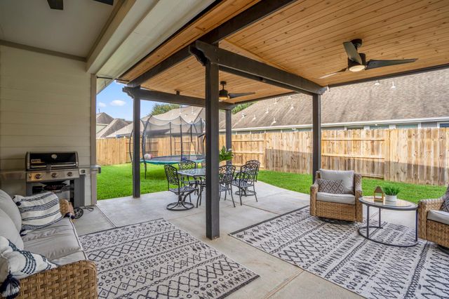 22215 Willow Creek Bridge Lane, Tomball, TX 77375