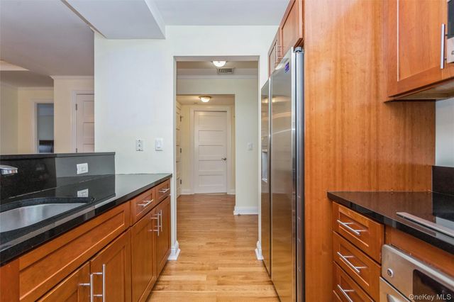 225 Stanley Avenue 305, Mamaroneck, NY 10543