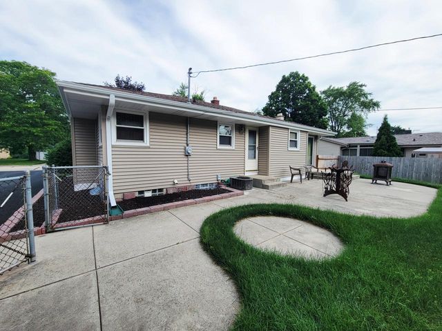 932 Robins LANE, Mukwonago, WI 53149
