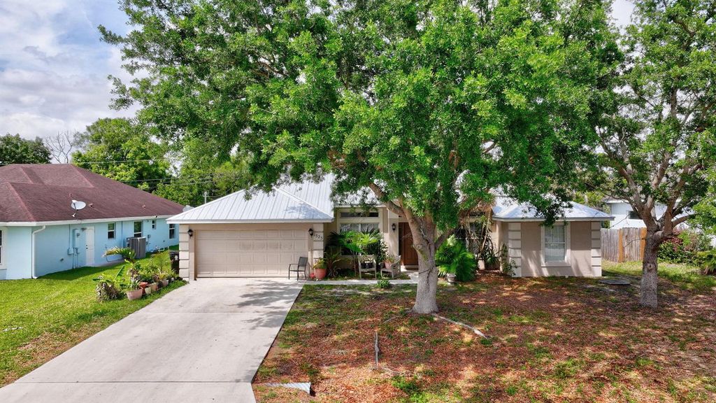 1525 SW Falmouth Avenue, Port St. Lucie, FL 34953