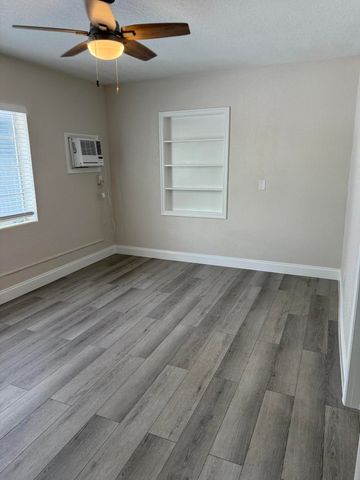 112 Lake Avenue 1, Lake Worth Beach, FL 33460