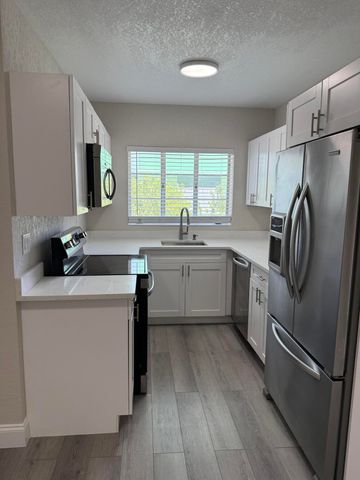 112 Lake Avenue 1, Lake Worth Beach, FL 33460