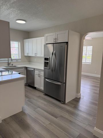 112 Lake Avenue 1, Lake Worth Beach, FL 33460