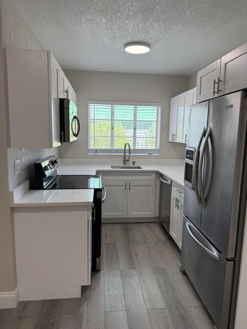 112 Lake Avenue 1, Lake Worth Beach, FL 33460
