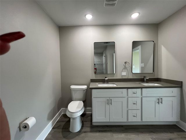 723 N Meyer St, Sealy, TX 77474