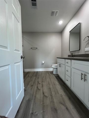 723 N Meyer St, Sealy, TX 77474