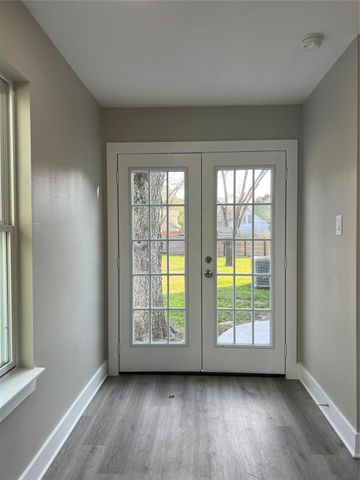 723 N Meyer St, Sealy, TX 77474