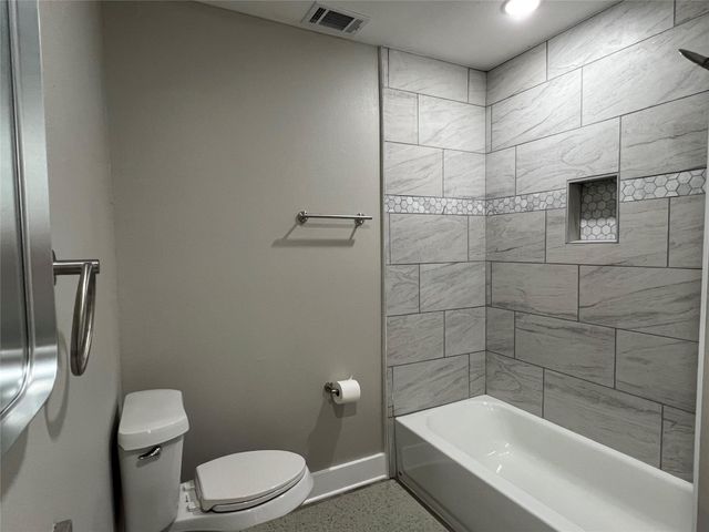 723 N Meyer St, Sealy, TX 77474