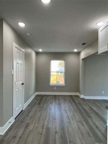 723 N Meyer St, Sealy, TX 77474