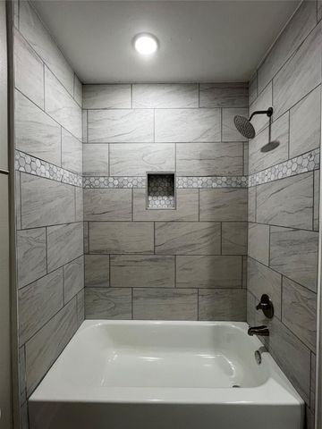 723 N Meyer St, Sealy, TX 77474