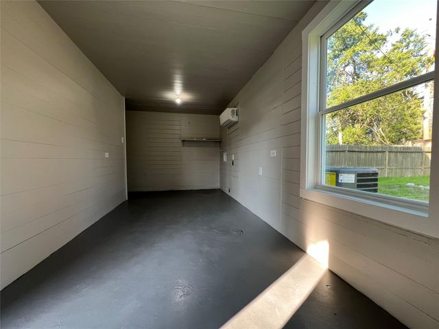 723 N Meyer St, Sealy, TX 77474