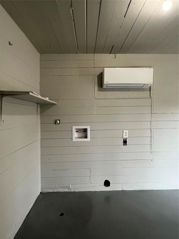 723 N Meyer St, Sealy, TX 77474