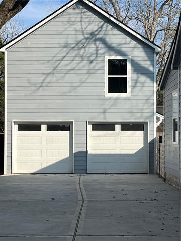 723 N Meyer St, Sealy, TX 77474