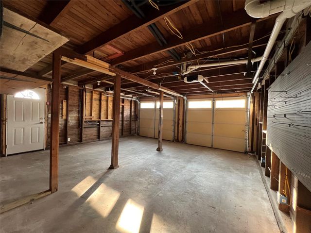 723 N Meyer St, Sealy, TX 77474