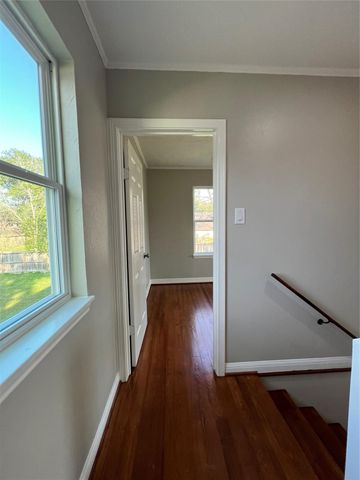 723 N Meyer St, Sealy, TX 77474