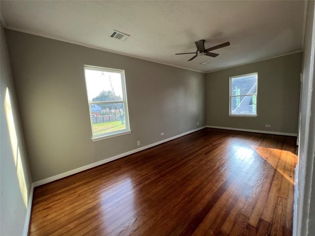 723 N Meyer St, Sealy, TX 77474