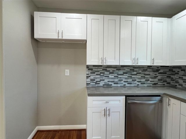 723 N Meyer St, Sealy, TX 77474