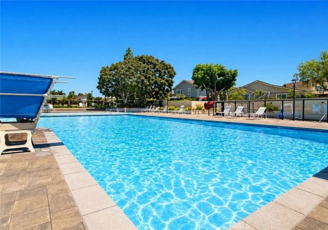25 Brookfield, Irvine, CA 92604