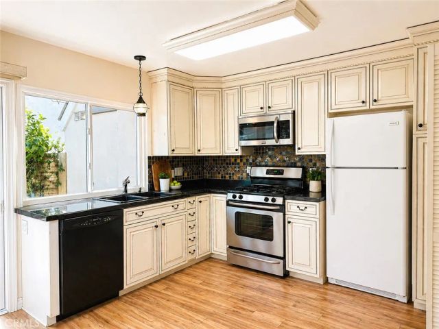 25 Brookfield, Irvine, CA 92604