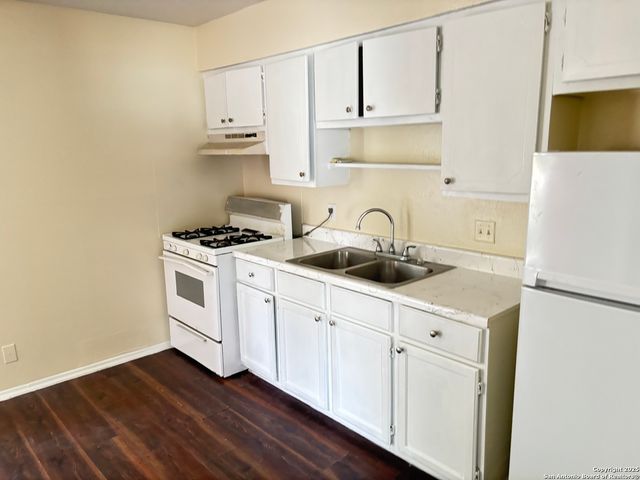 5603 Bienville Dr Apt E7, San Antonio, TX 78233