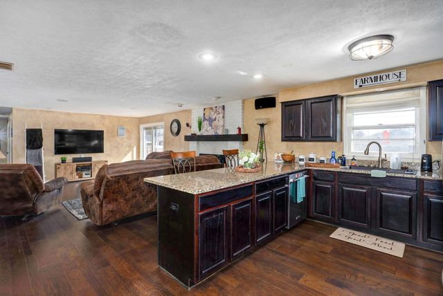 1308 W Swan Street, Springfield, MO 65807