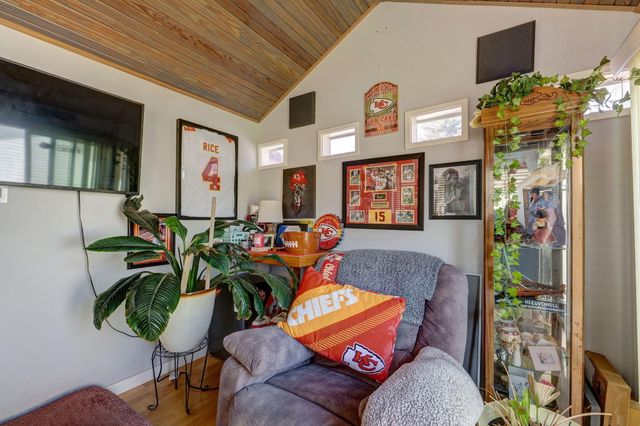 1308 W Swan Street, Springfield, MO 65807