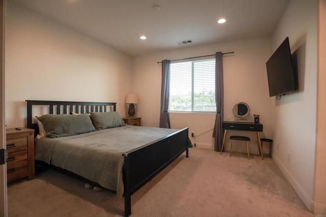 2137 Solara Lane, Vista, CA 92081