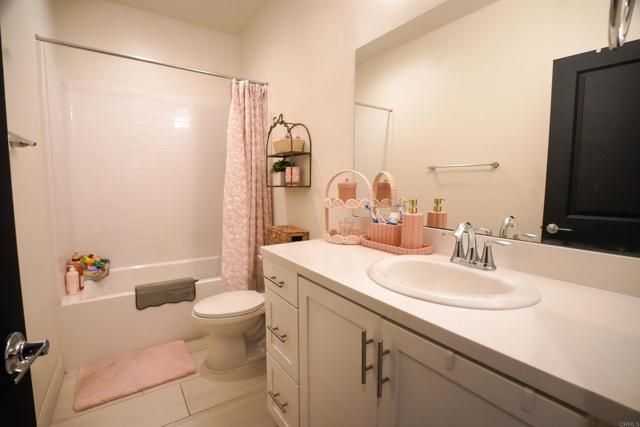 2137 Solara Lane, Vista, CA 92081