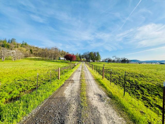 3399 Dodge Road, White City, OR 97503