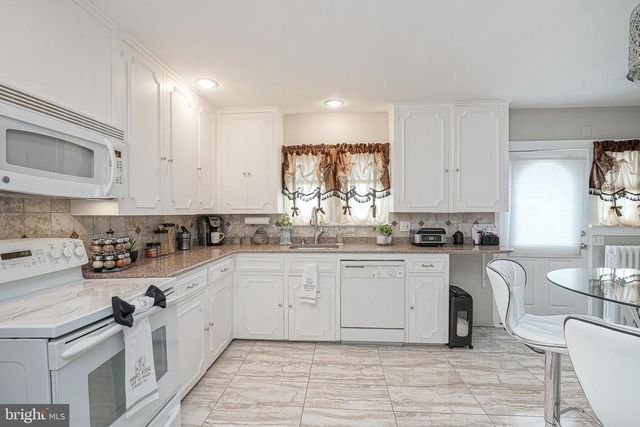 38 ELMWOOD AVE, Vineland, NJ 08360
