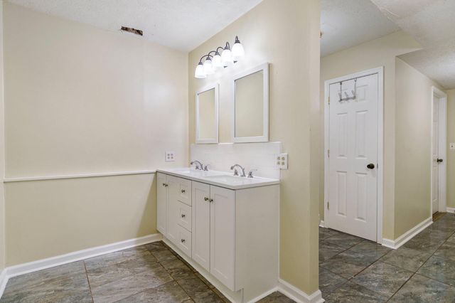 316 UNIVERSE DR, Martinsburg, WV 25404