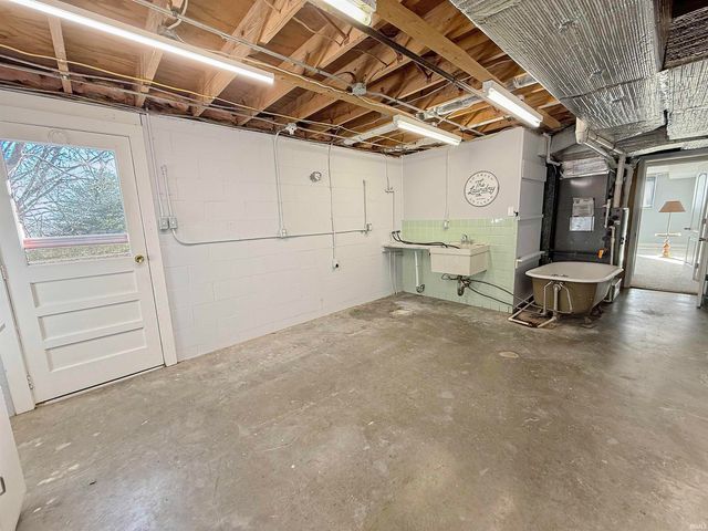 9119 Old State Road, Evansville, IN 47711