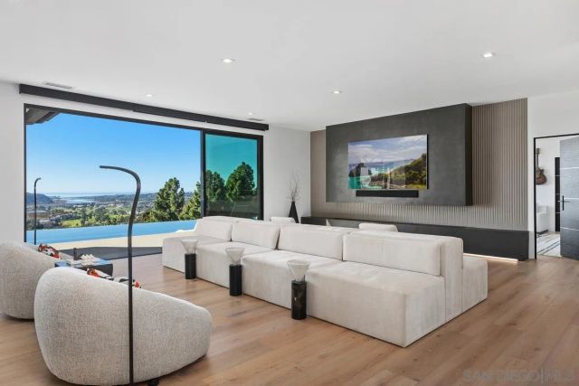 3240 Piragua St, Carlsbad, CA 92009