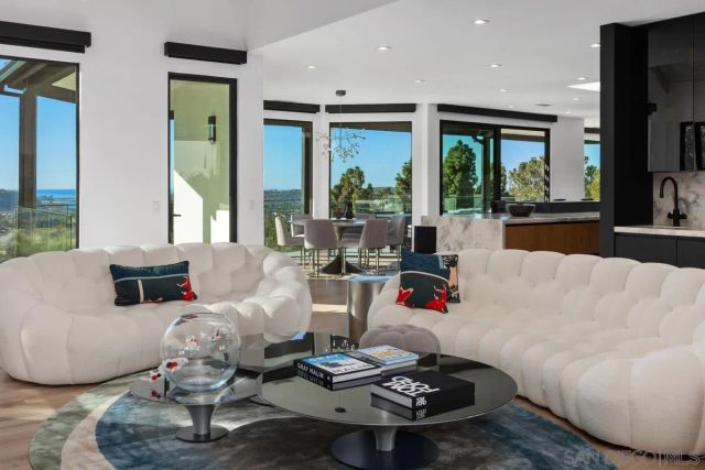 3240 Piragua St, Carlsbad, CA 92009