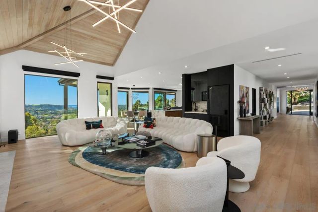 3240 Piragua St, Carlsbad, CA 92009