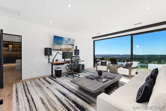 3240 Piragua St, Carlsbad, CA 92009