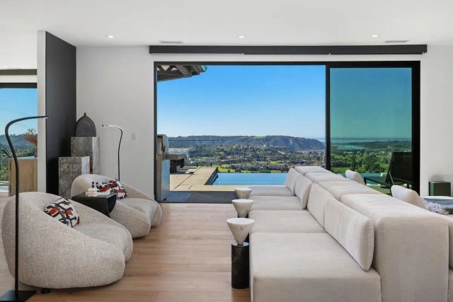 3240 Piragua St, Carlsbad, CA 92009