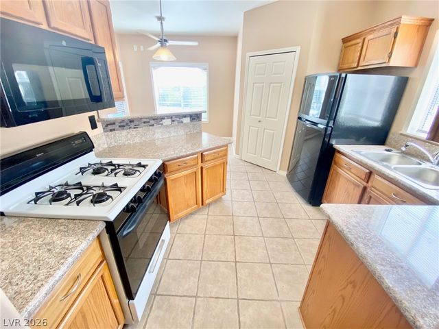 5525 West Flamingo Road 2009, Las Vegas, NV 89103