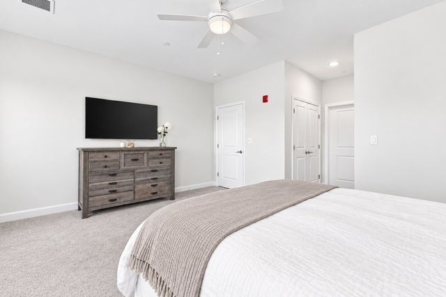 60 Coppersmith Way 401, Canton, MA 02021