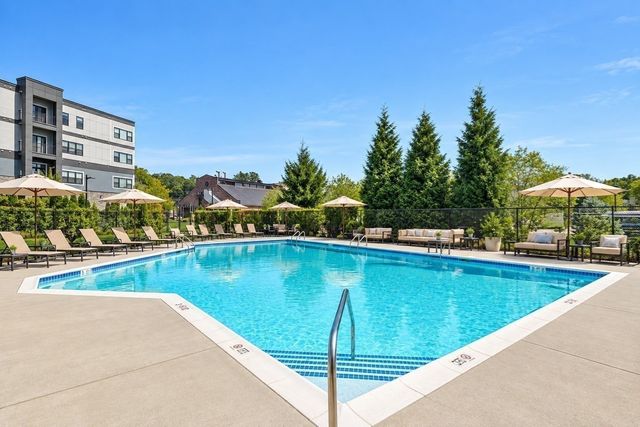 60 Coppersmith Way 401, Canton, MA 02021