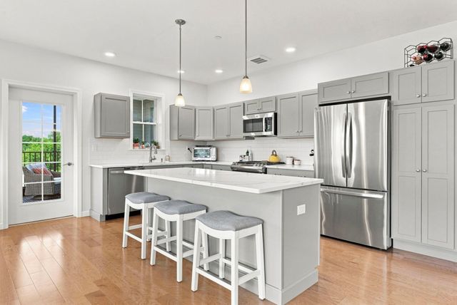60 Coppersmith Way 401, Canton, MA 02021