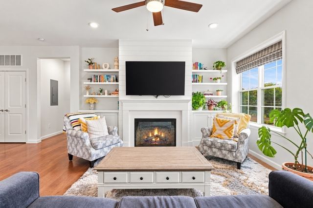 60 Coppersmith Way 401, Canton, MA 02021