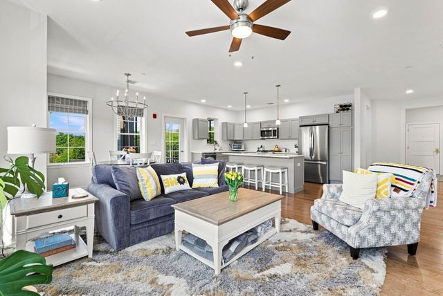 60 Coppersmith Way 401, Canton, MA 02021