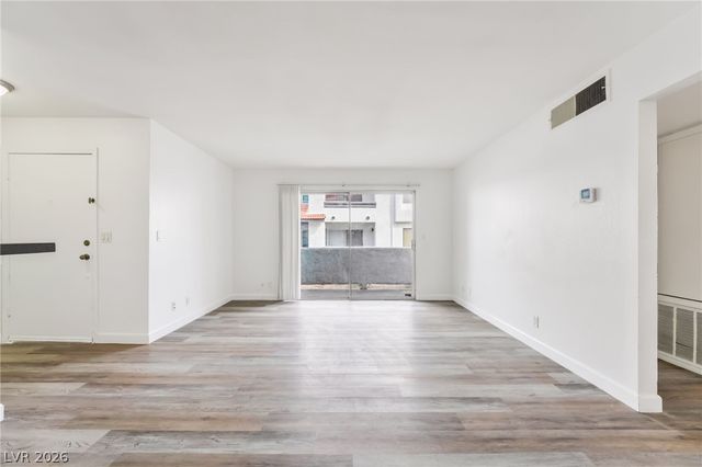 1455 East Katie Avenue C16, Las Vegas, NV 89119