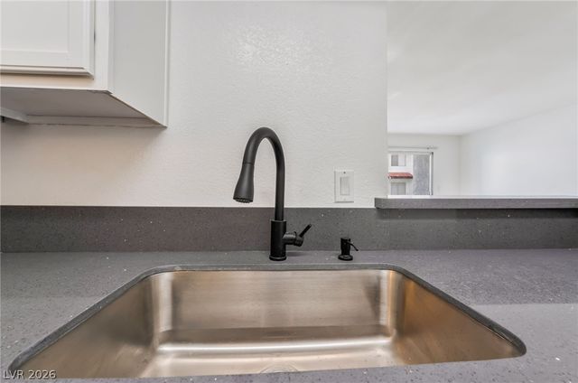 1455 East Katie Avenue C16, Las Vegas, NV 89119